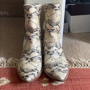 Matisse Caty snake boots